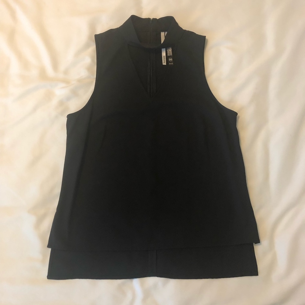 Kensie keyhole top. Black. Size medium